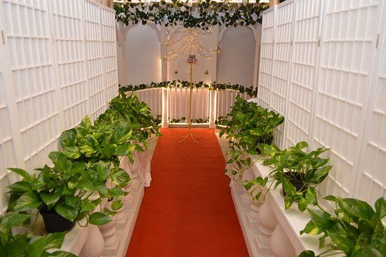 Sweethearts Wedding Chapel & Bridal Boutique